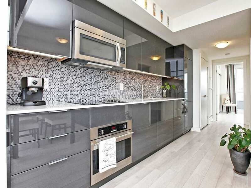 Gri Mutfak Dolabı Modelleri ve Renkleri 21 parlak gri mutfak dolabı