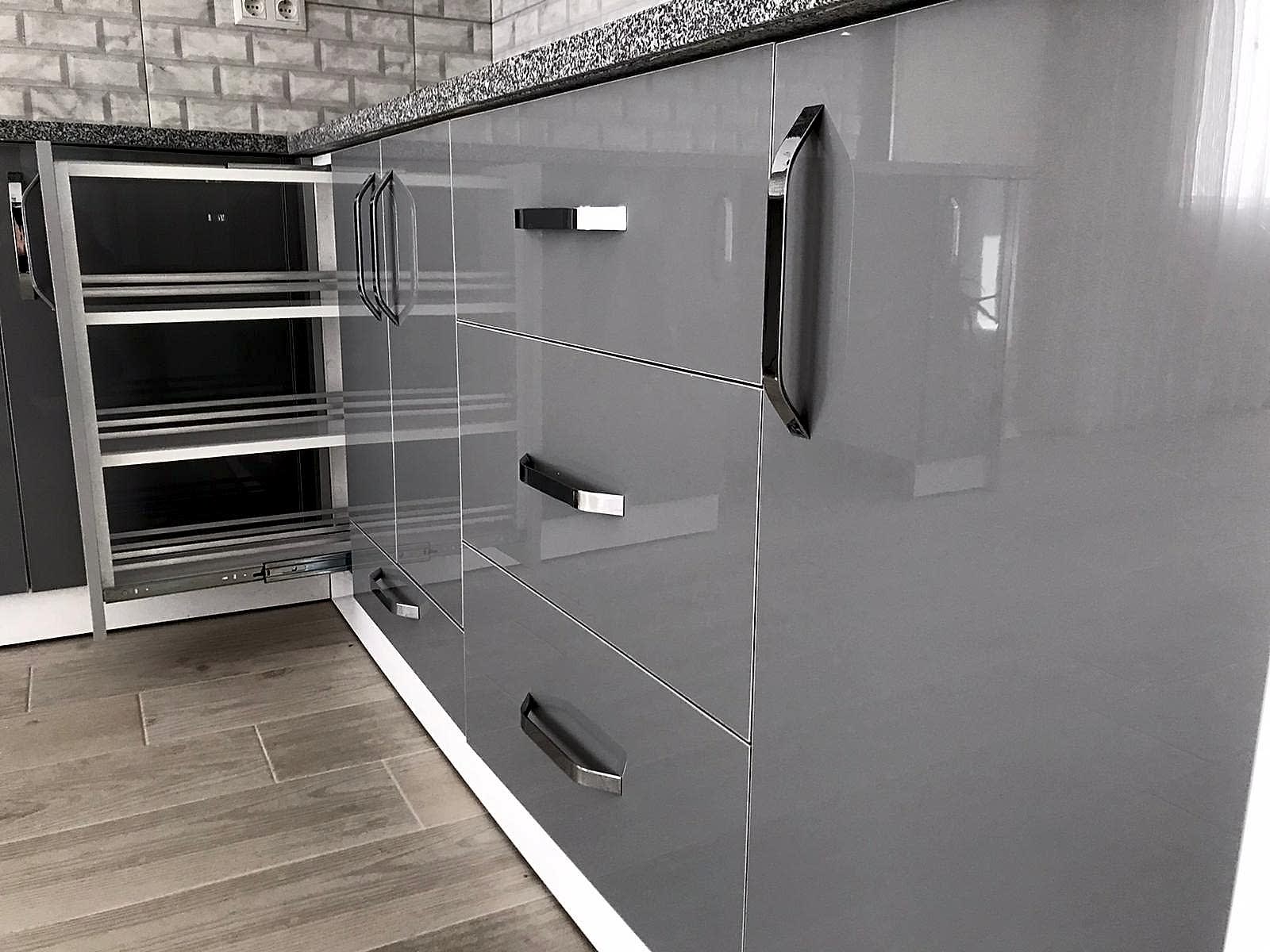 Gri Mutfak Dolabı Modelleri ve Renkleri 17 parlak gri mutfak dolabı